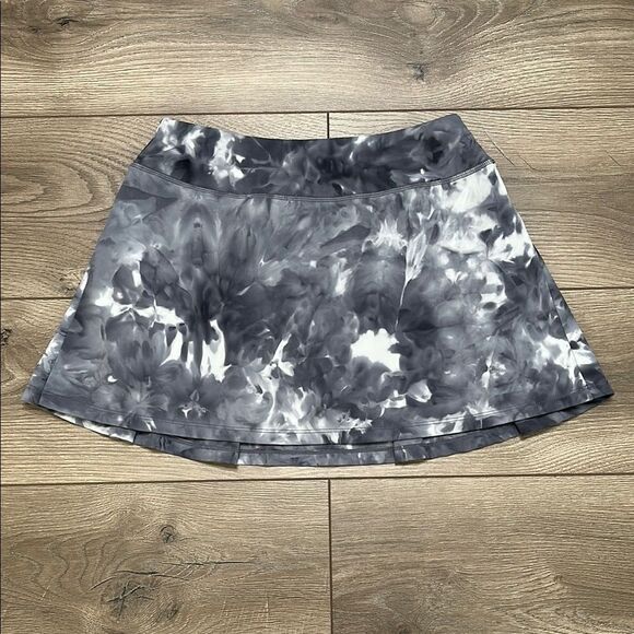Stelle‎ 13” High Rise Pleated Gray White Tie Dye Tennis Skirt Skort Size Small - Picture 1 of 10